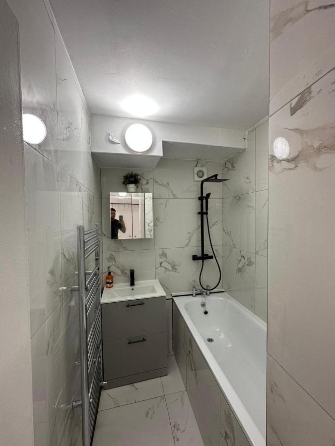 Lovely 3-bed In Londra